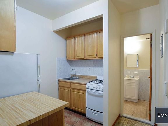 3rd image of 215 E 110th St APT 3C