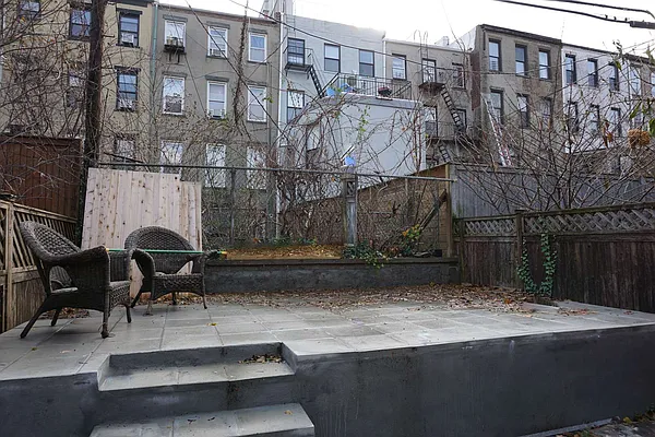 Rented by E Realty International Corp | media 5
