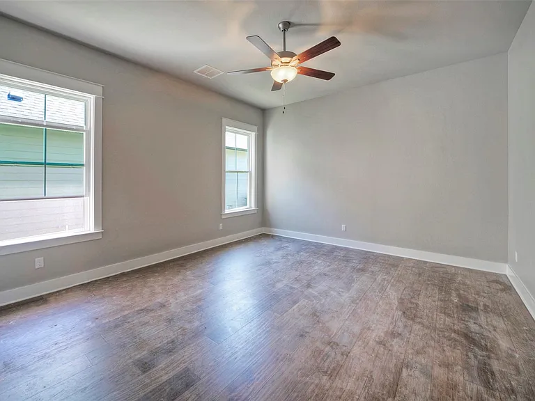 1086 Twain St — Photo 13