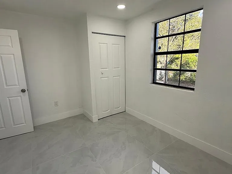 4400 SW 36th St — Photo 6