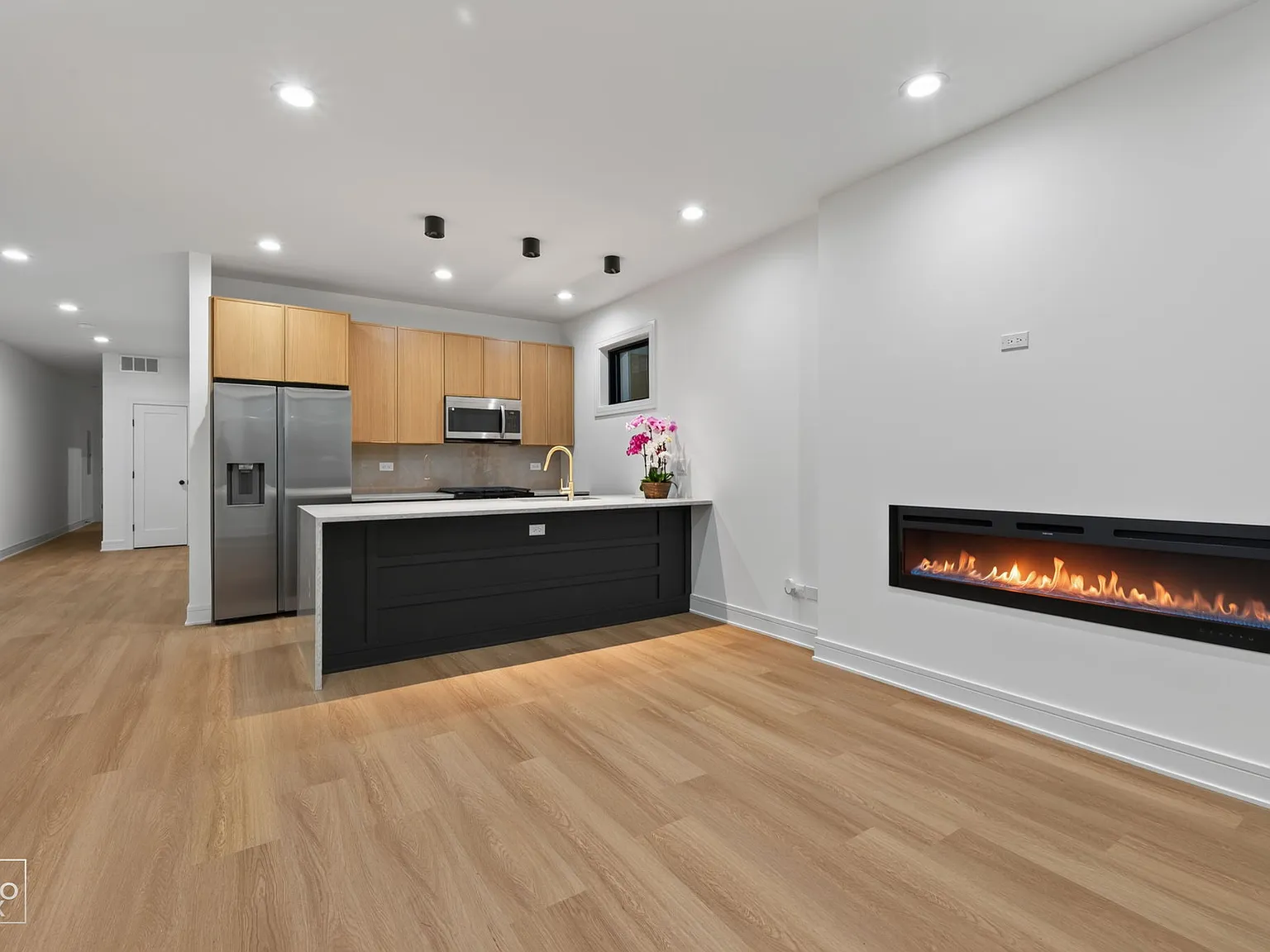 2327 S Homan Ave — Photo 3
