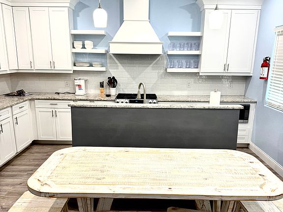 4th image of 224 W Oaks Ave #B