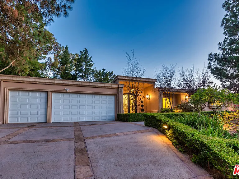 1915 Loma Vista Dr — Photo 4