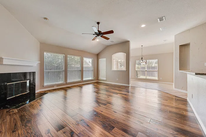 3 bed, 2.0 bath, 2132 sqft, $2,795 — Photo 3