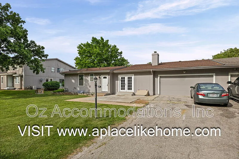 3 bed, 3.0 bath, 2256 sqft, $1,695 — Photo 3