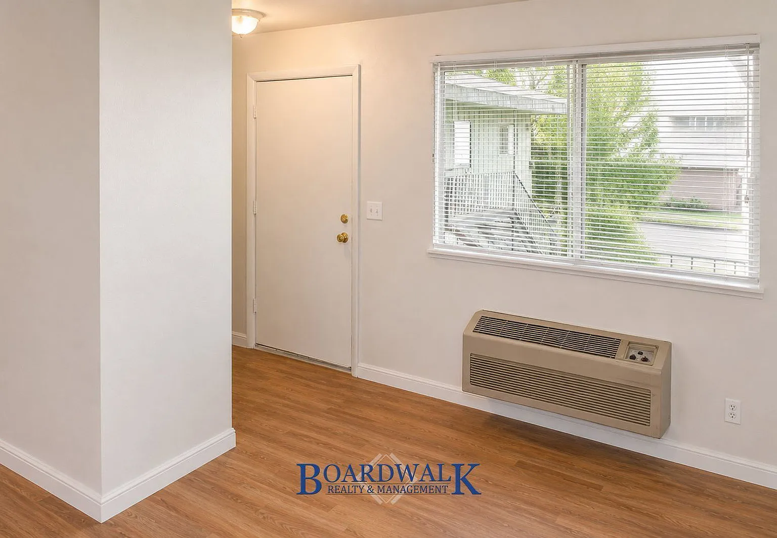 2 bed, 1.0 bath, 644 sqft, $1,050 — Photo 3
