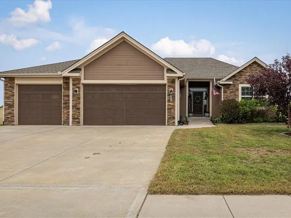 200 Rock Creek Ter, Smithville, MO 64089