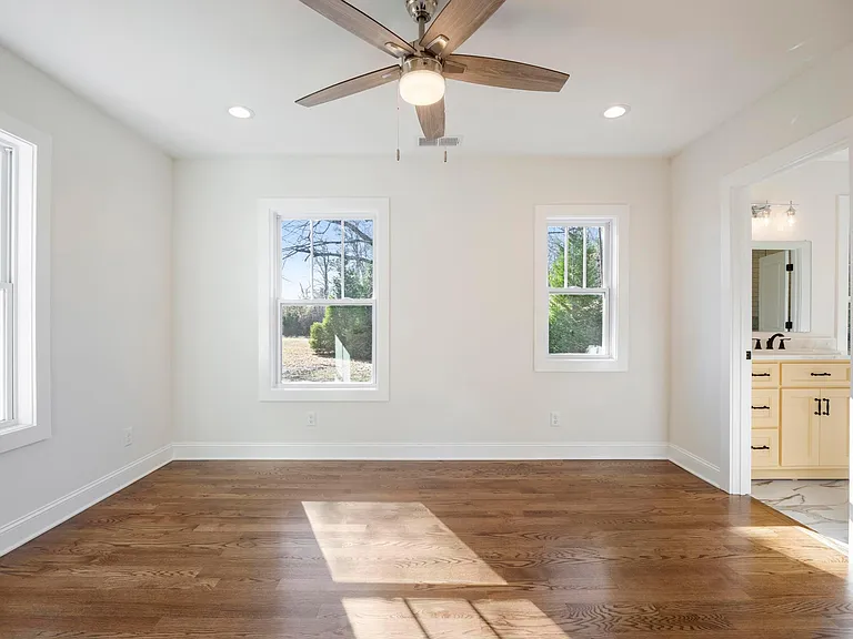 100 Gilbert Rd — Photo 17