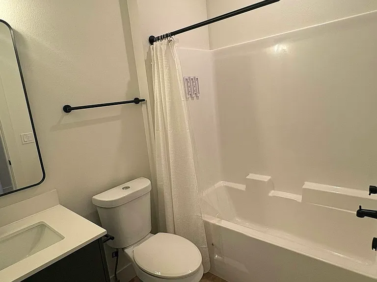 6657 N Fessenden St #19 — Photo 15