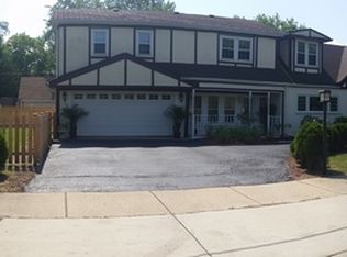 1955 Pratt Ave, Des Plaines, IL 60018