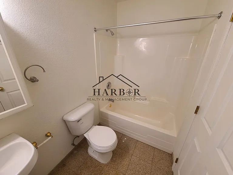 275 N Pine St #3B — Photo 11
