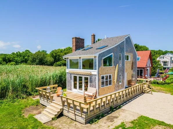 4 James St, Fairhaven, MA 02719