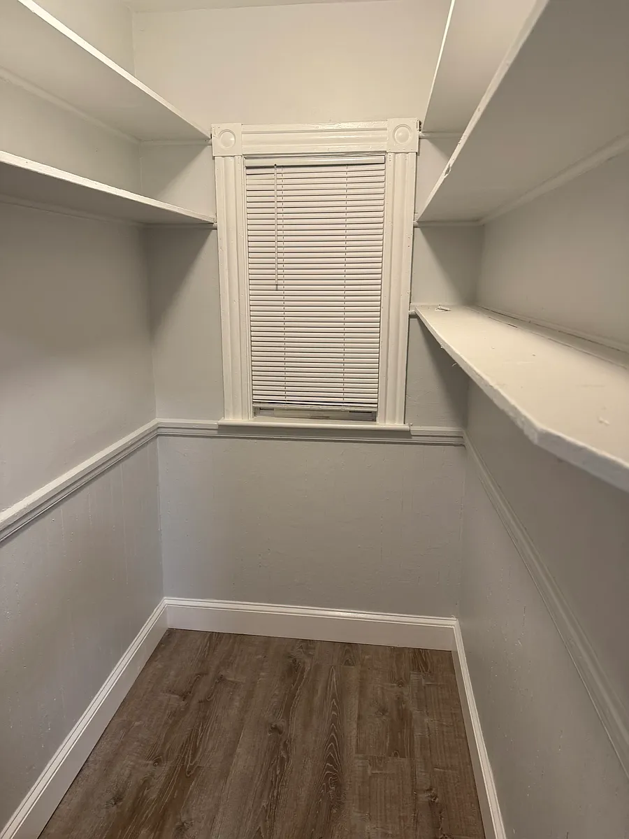 Building Photo - 10 Humphreys St #2