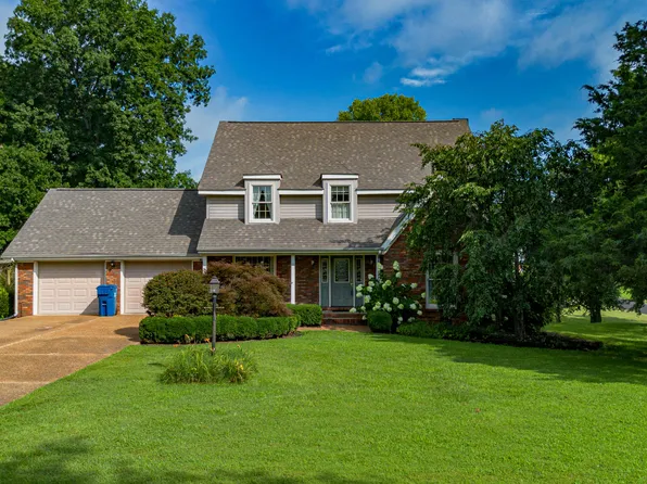 323 Meadowaire Dr, Paducah, KY 42003