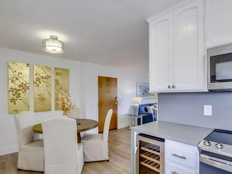 374 Orange Ave #B — Photo 4