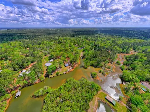 335 Arrowcrest Dr, Hemphill, TX 75948