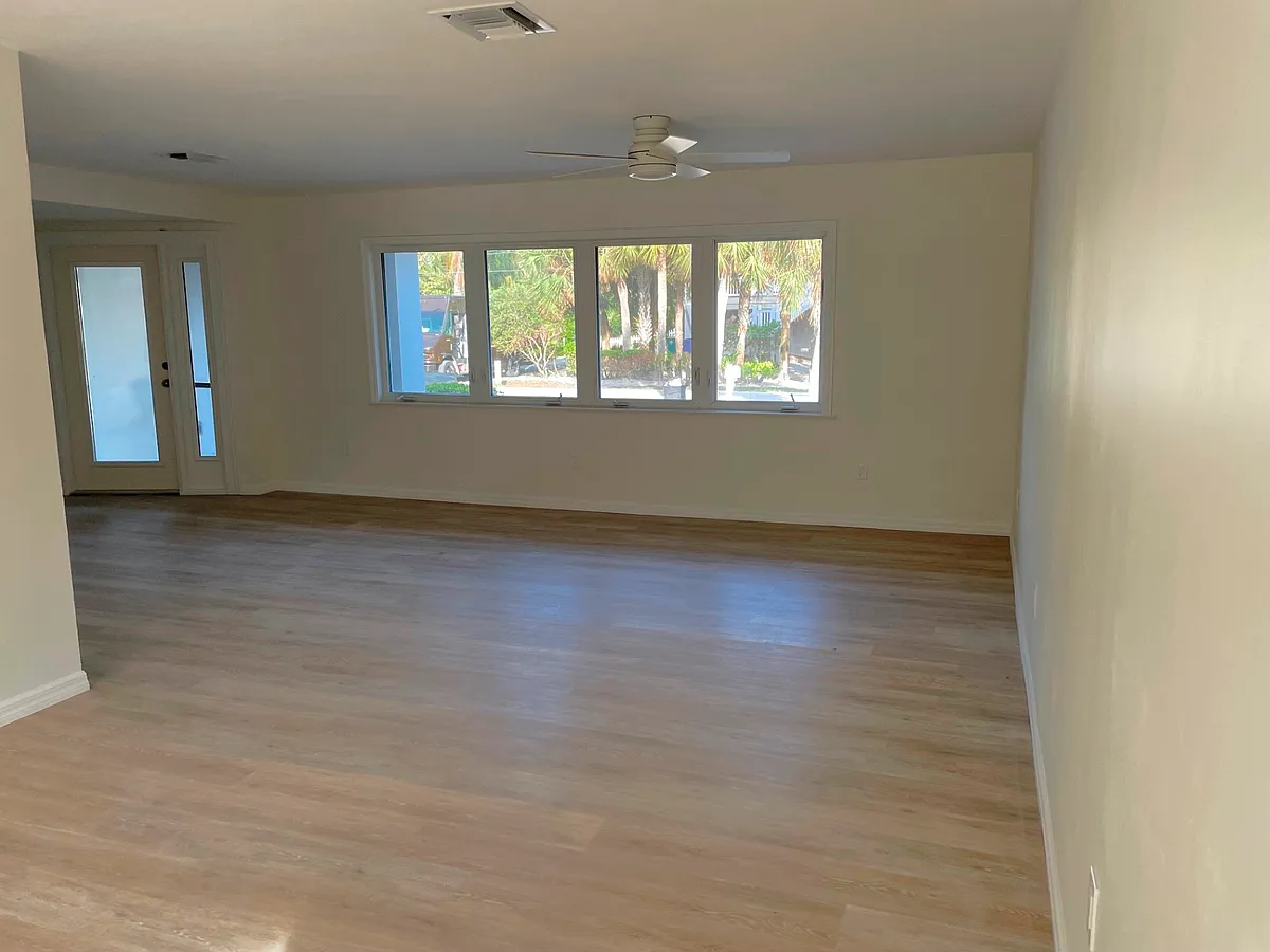 Building Photo - 702 Anchor Dr