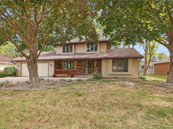 909 39th St, West Des Moines, IA 50265
