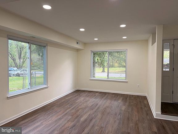 3rd image of 10607 Woodlawn Blvd