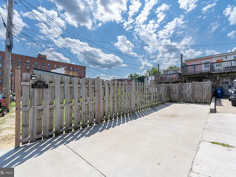 1825 Light St — Photo 32
