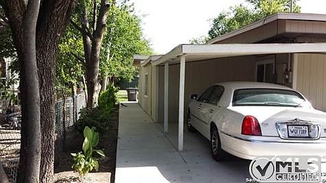 3rd image of 216 Rosebud Ln