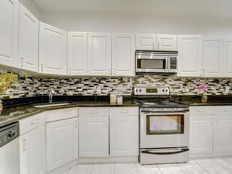 75 Liberty Ave #D30 — Photo 15