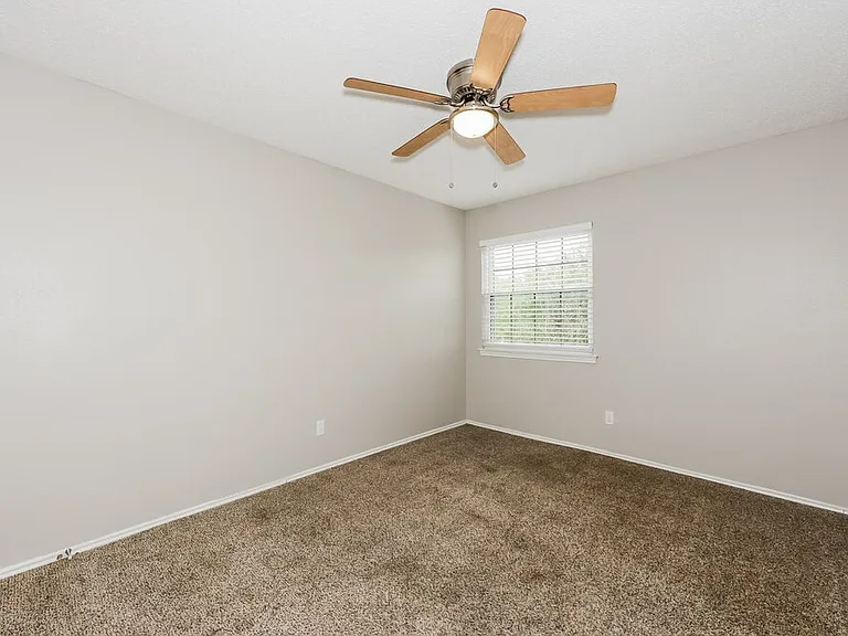 2729 Forest Creek Dr — Photo 15