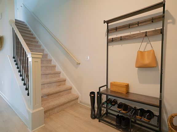 5th image of 49 Cedarwood St