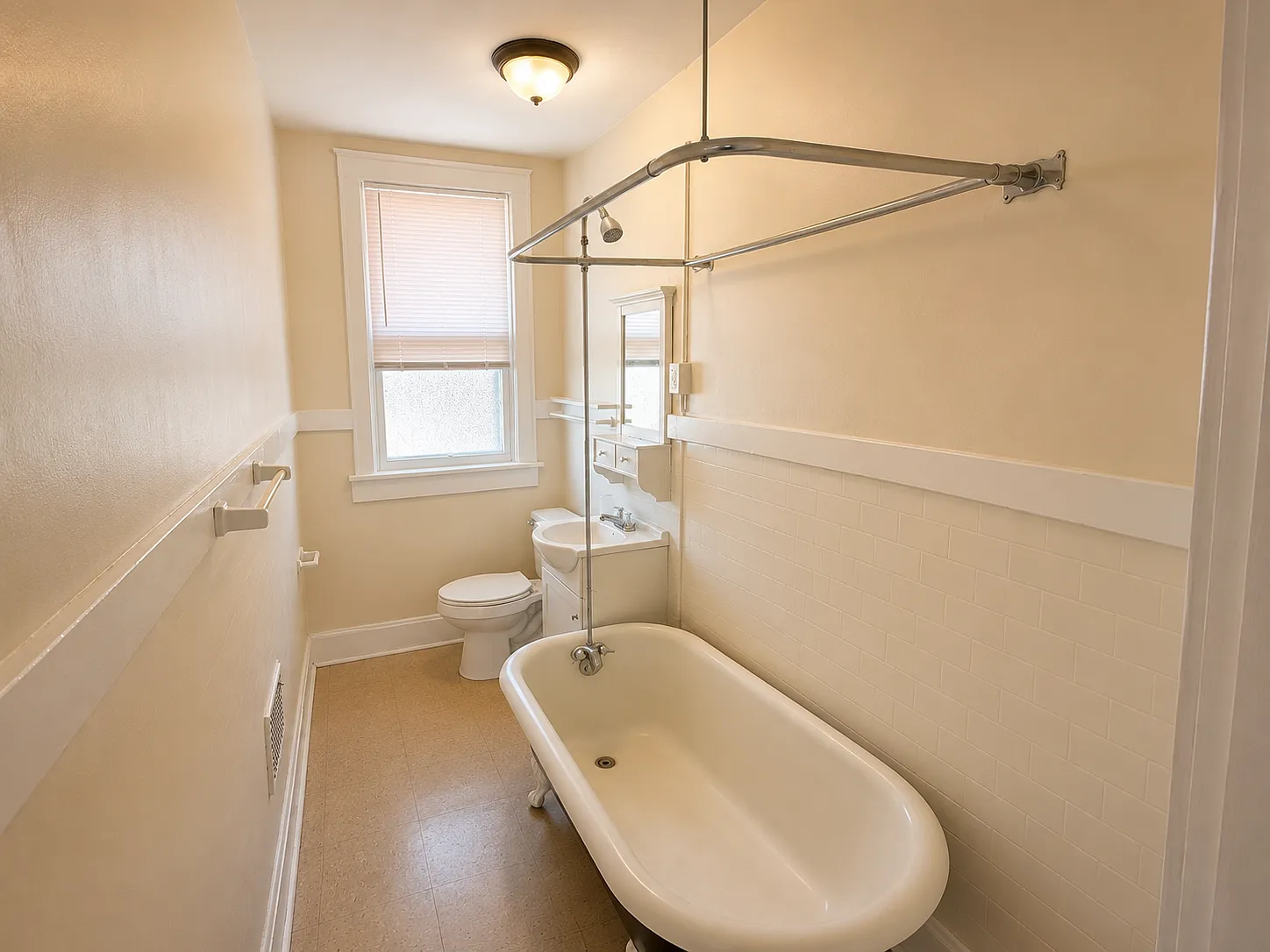 Studio, 700 sqft, $1,250 — Photo 4