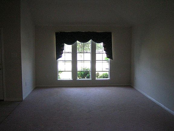 3rd image of 3010 Greenbriar Springs Dr