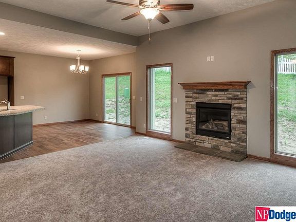 5th image of 712 Castle Pine Dr