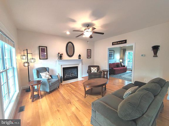 4th image of 104 Murphy Ct