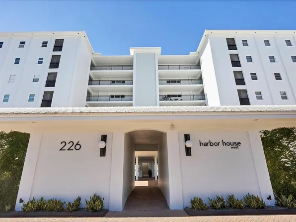 226 GOLDEN GATE POINT #44, SARASOTA, FL 34236