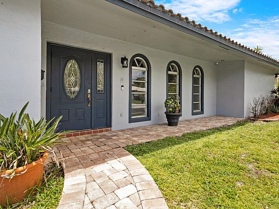 5th image of 10875 NW 40th Street