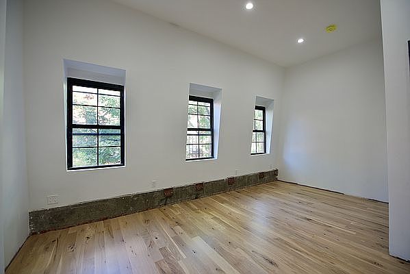 1st image of 172 Elizabeth St #4F
