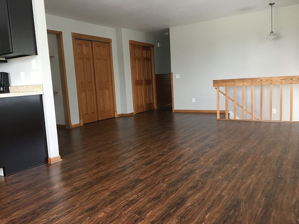 2nd image of 703 Willow Run St #B