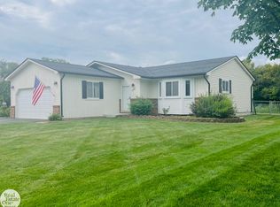 908 Nautical Ln, Cottrellville, MI 48039