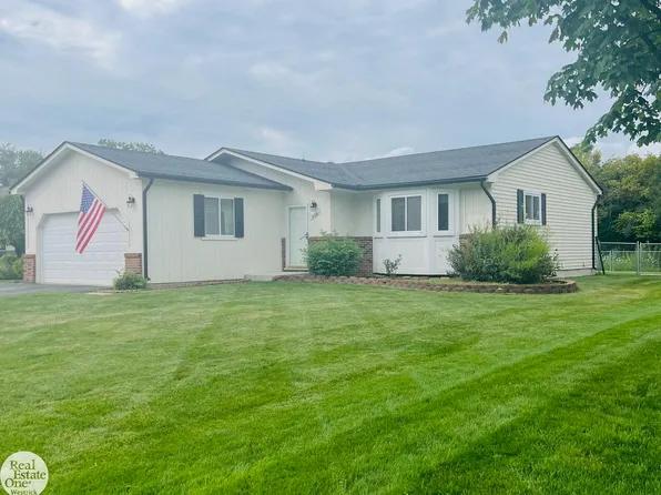 908 Nautical Ln, Cottrellville, MI 48039