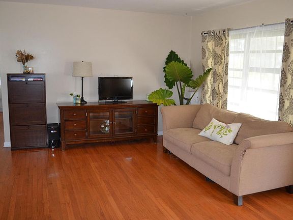 3rd image of 417 Wright Dr