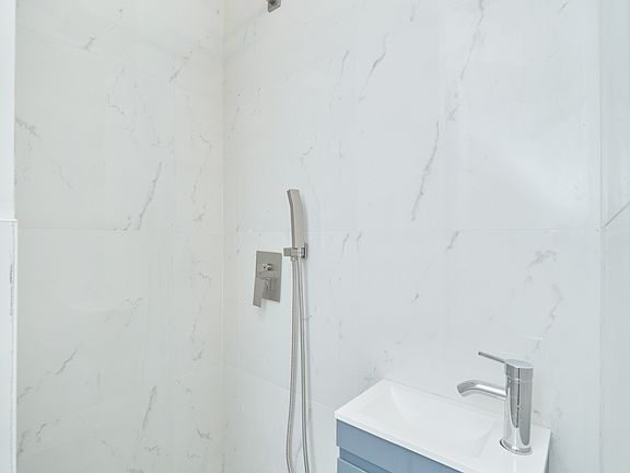 5th image of 436 E 76th St APT 15