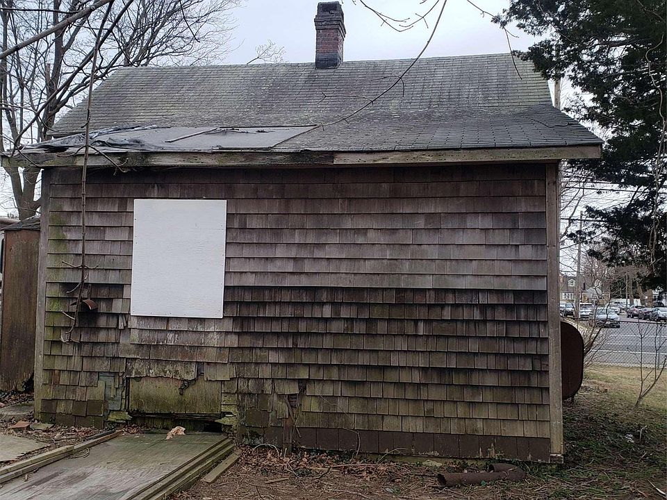 2nd image of 139 Arnold Ave