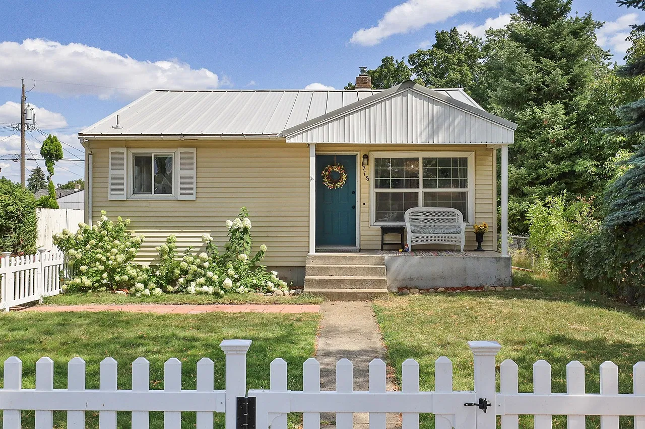 3 bed, 1628 sqft, $2,150 — Photo 1