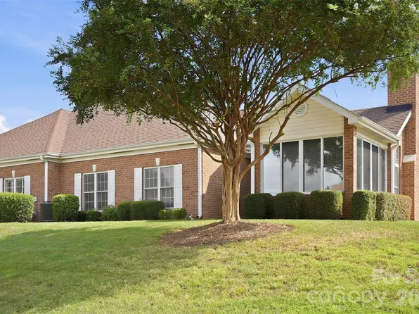 9920 Park Willow Dr, Charlotte, NC 28210