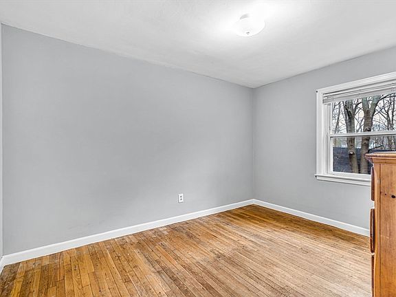 5th image of 361 Elm St