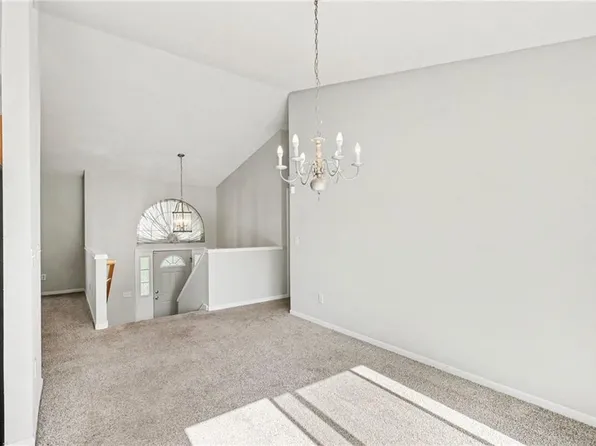 1810 W Fredrickson Cir, Olathe, KS 66061