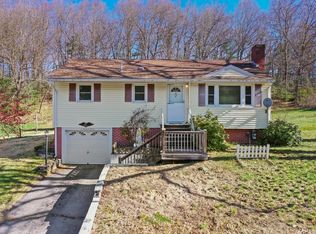 11 Newport Dr, Westford, MA 01886