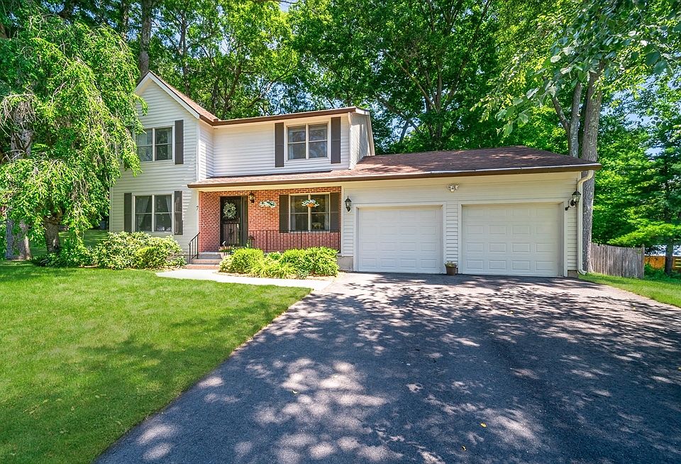 1st image of 7 Bunker Cir