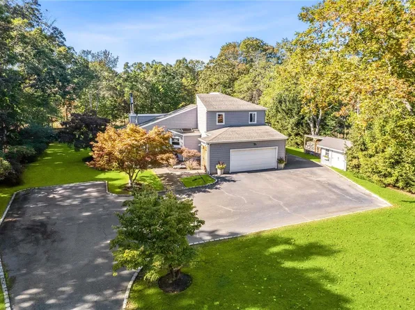 4 Monte Lane, Center Moriches, NY 11934