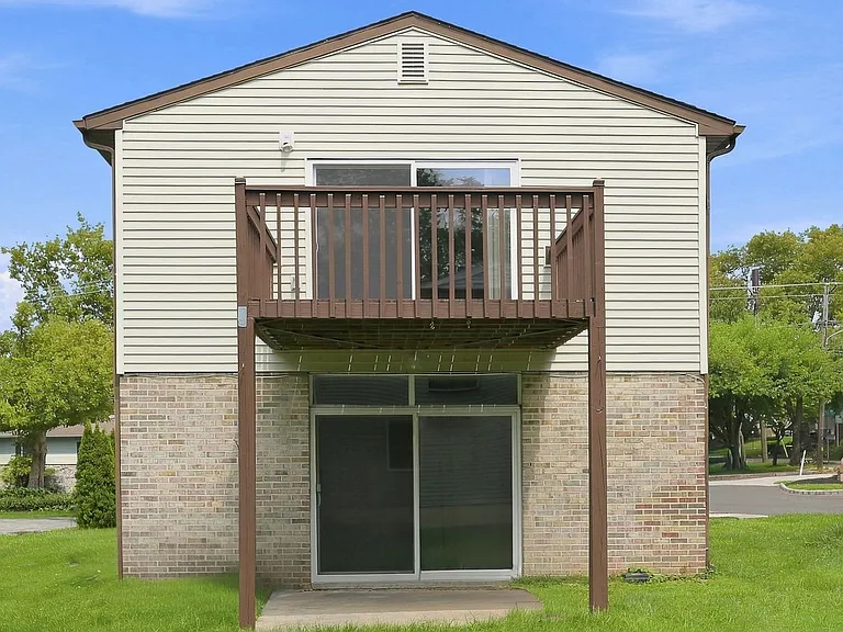 2824 Moreland Rd — Photo 3