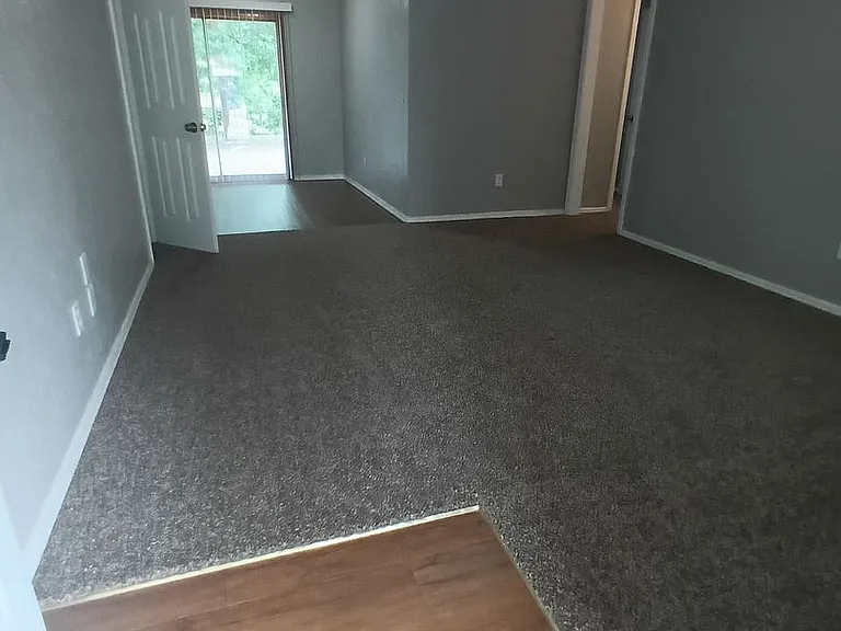 3221 Greenbrier Ter — Photo 2